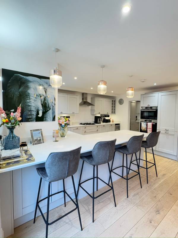 Professional Airbnb & Vacation Rental Photography — service in Mileage Central Point of London Plaque, King Charles I Island, Westminster, Covent Garden, City of Westminster, Greater London, England, WC2N 5DU, United Kingdom | Bleisure