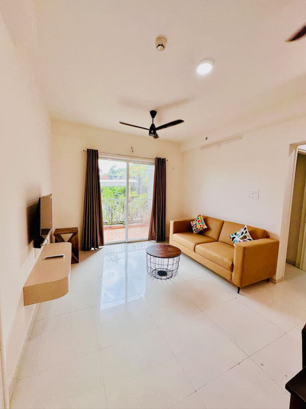 Hummingbird Hideout: 3BHK AC Flat on Baner Road — stay in Pune, India | Bleisure