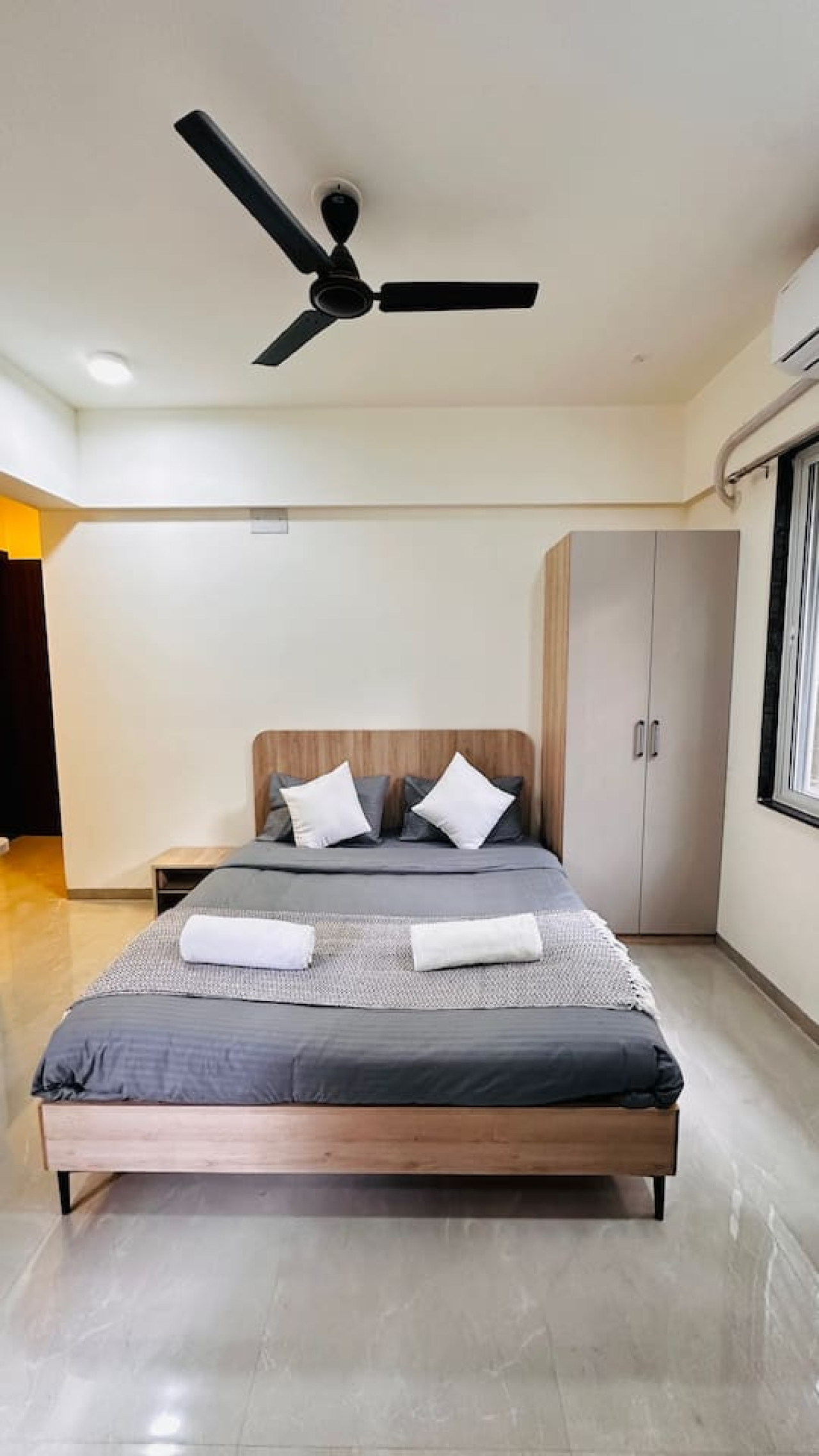 Falcon: Cozy AC Studio Flat by Bleisure Hosting — stay in Pimpri-Chinchwad, India | Bleisure