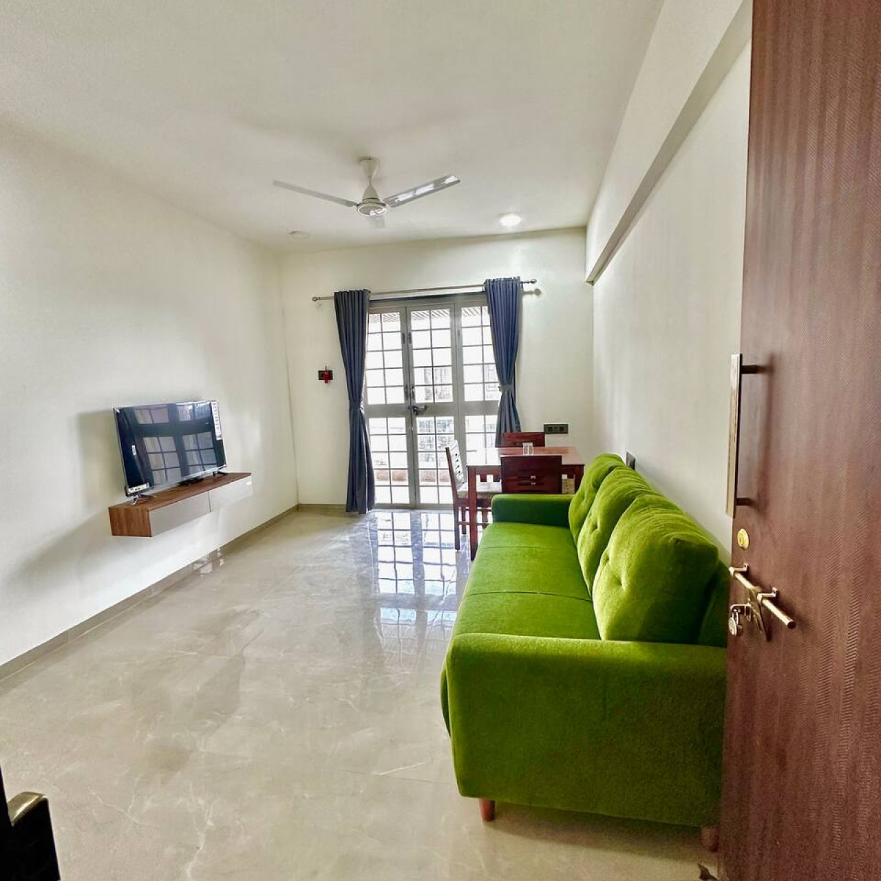 Canary Haven: 2BHK Modern AC Flat in Pimple Nilakh — stay in Pimpri-Chinchwad, India | Bleisure